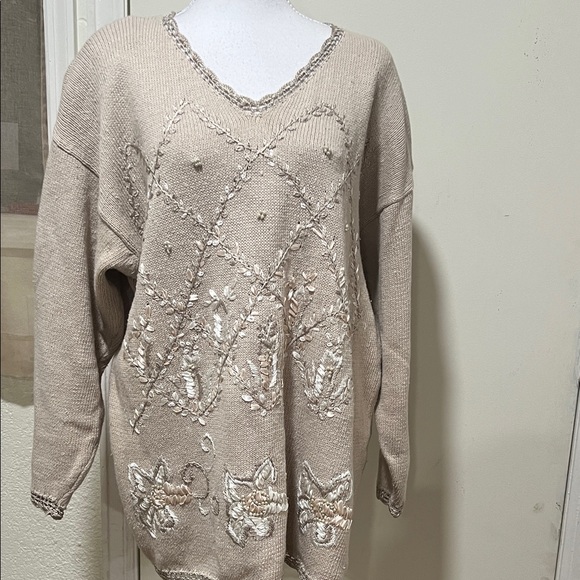 Chic Beige Embroidered V-Neck Sweater - Picture 2 of 10